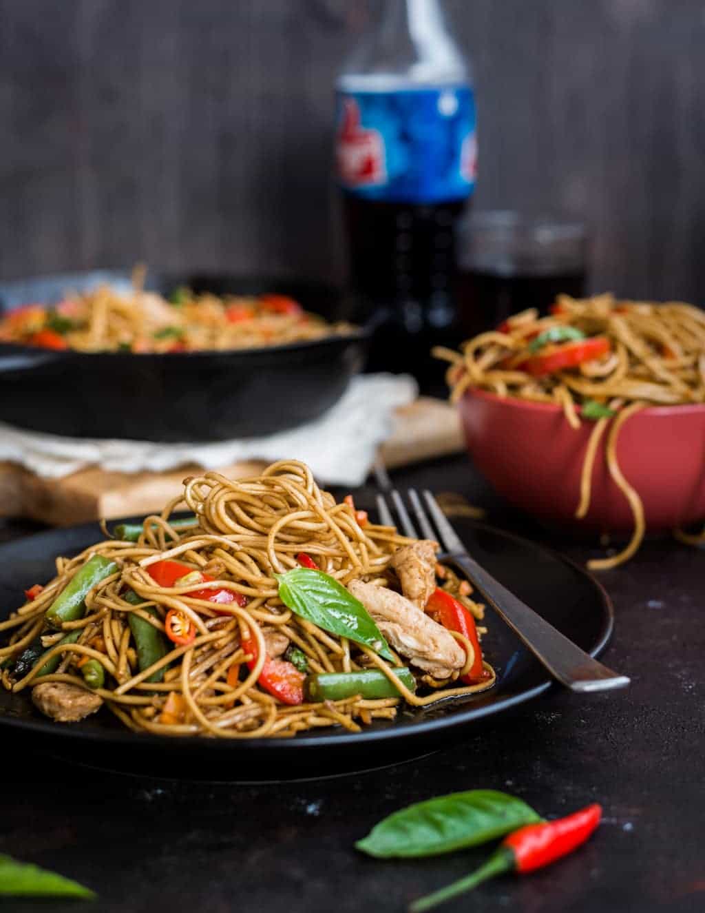 https://theflavoursofkitchen.com/wp-content/uploads/2016/08/oriental-chicken-noodles.1024x1024-2.jpg