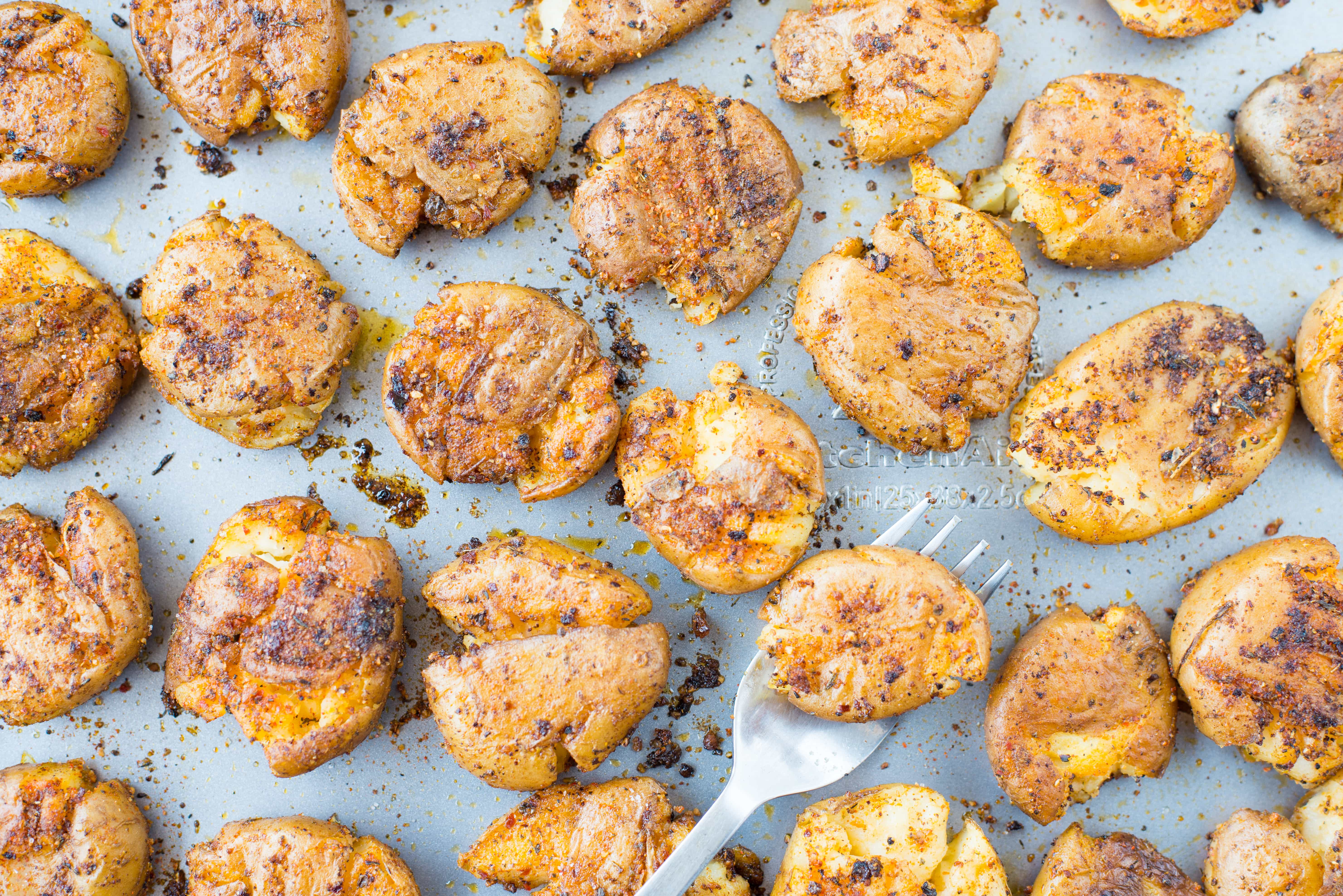 Baked Crispy Cajun Potatoes are seasoned with spicy Cajun spice mix and baked until perfectly crisp on the outside. These crispy baby potatoes made with only three ingredients addictive and a crowd pleaser for sure. 