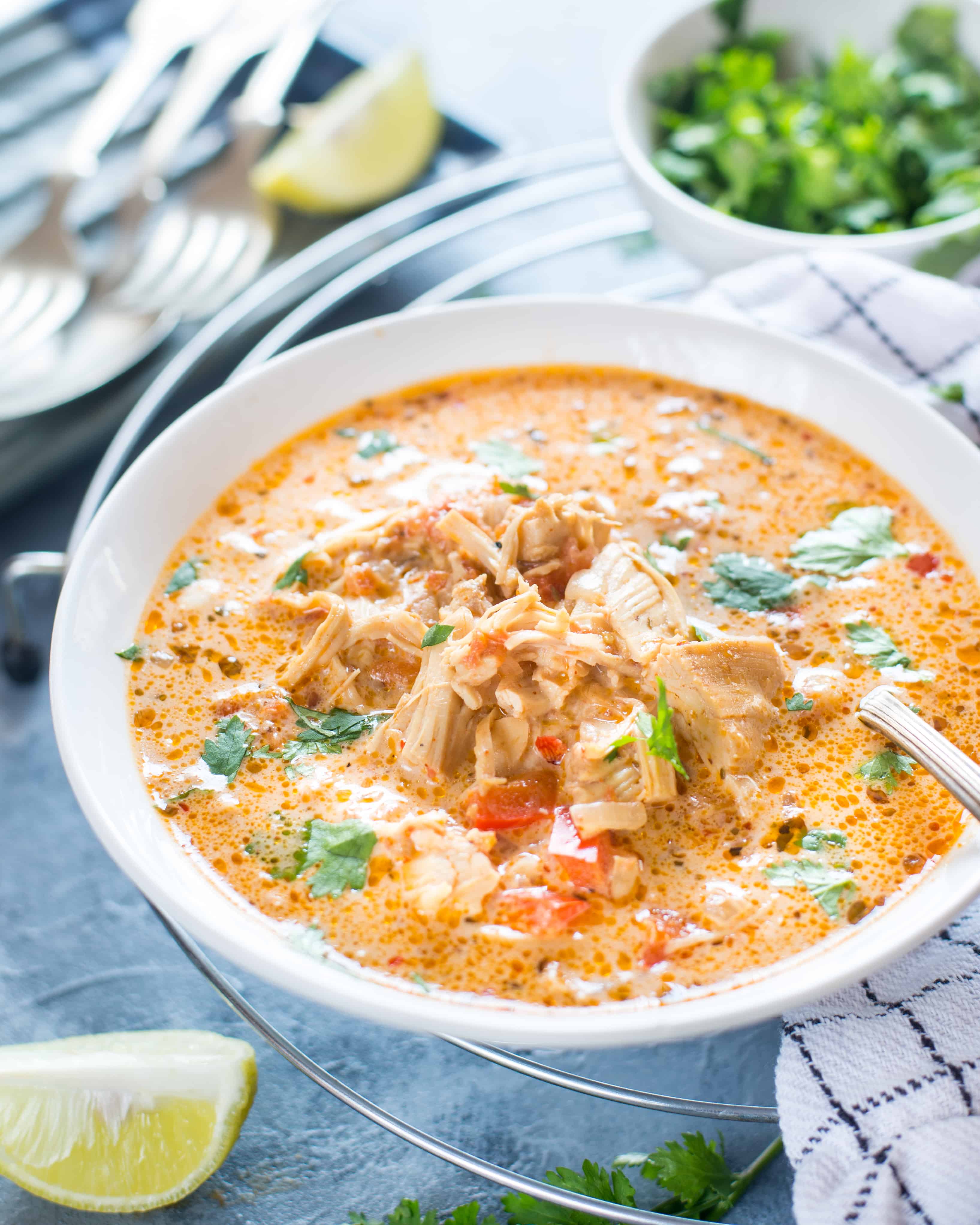 SLOW COOKER MEXICAN CHICKEN SOUP - The flavours of kitchen