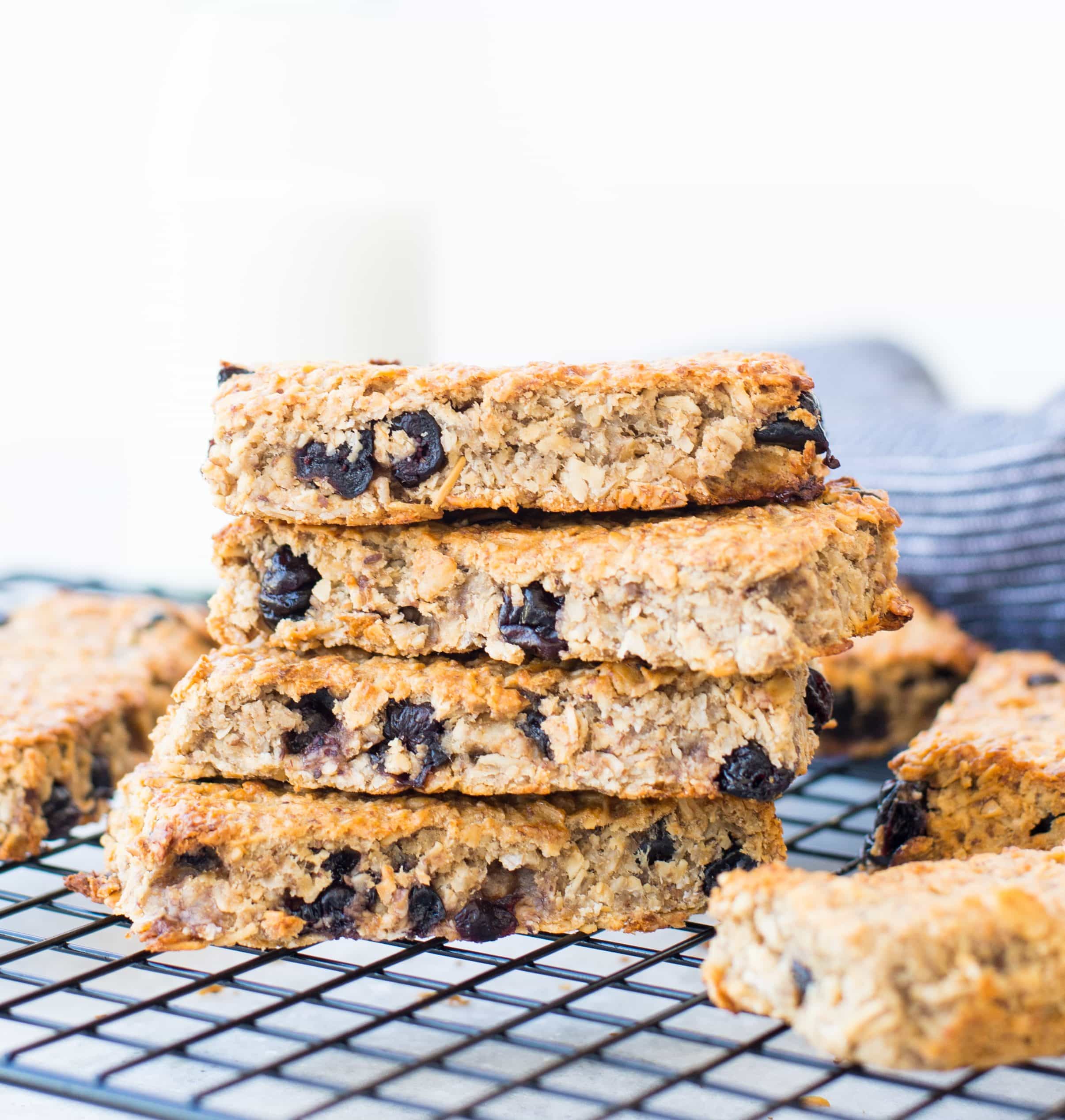 Healthy Blueberry Banana Granola bar is our new obsession at home. These soft and chewy homemade granola bars are gluten-free, vegan and refined sugar-free.