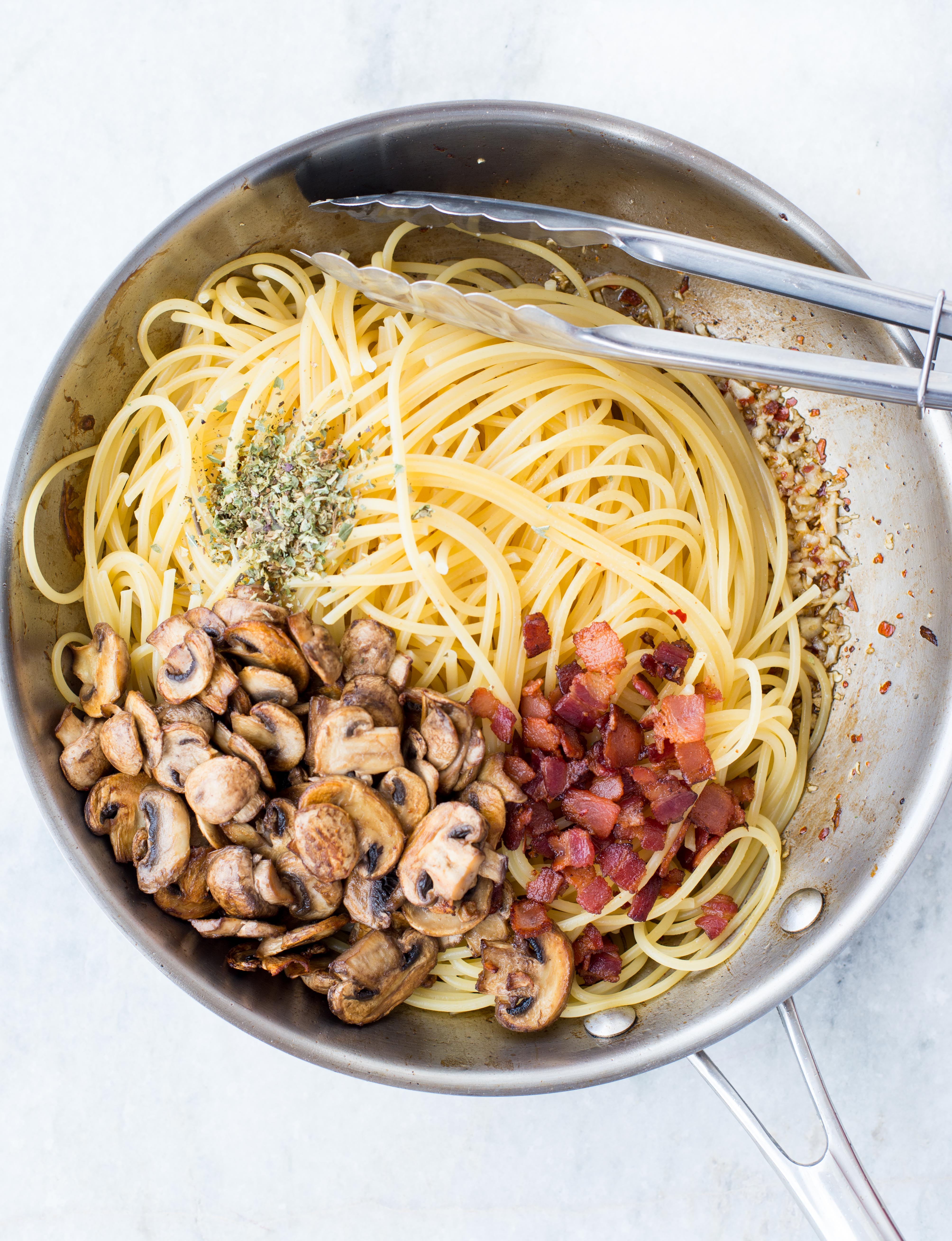 Garlic Mushroom Spaghetti With Bacon - The flavours of kitchen