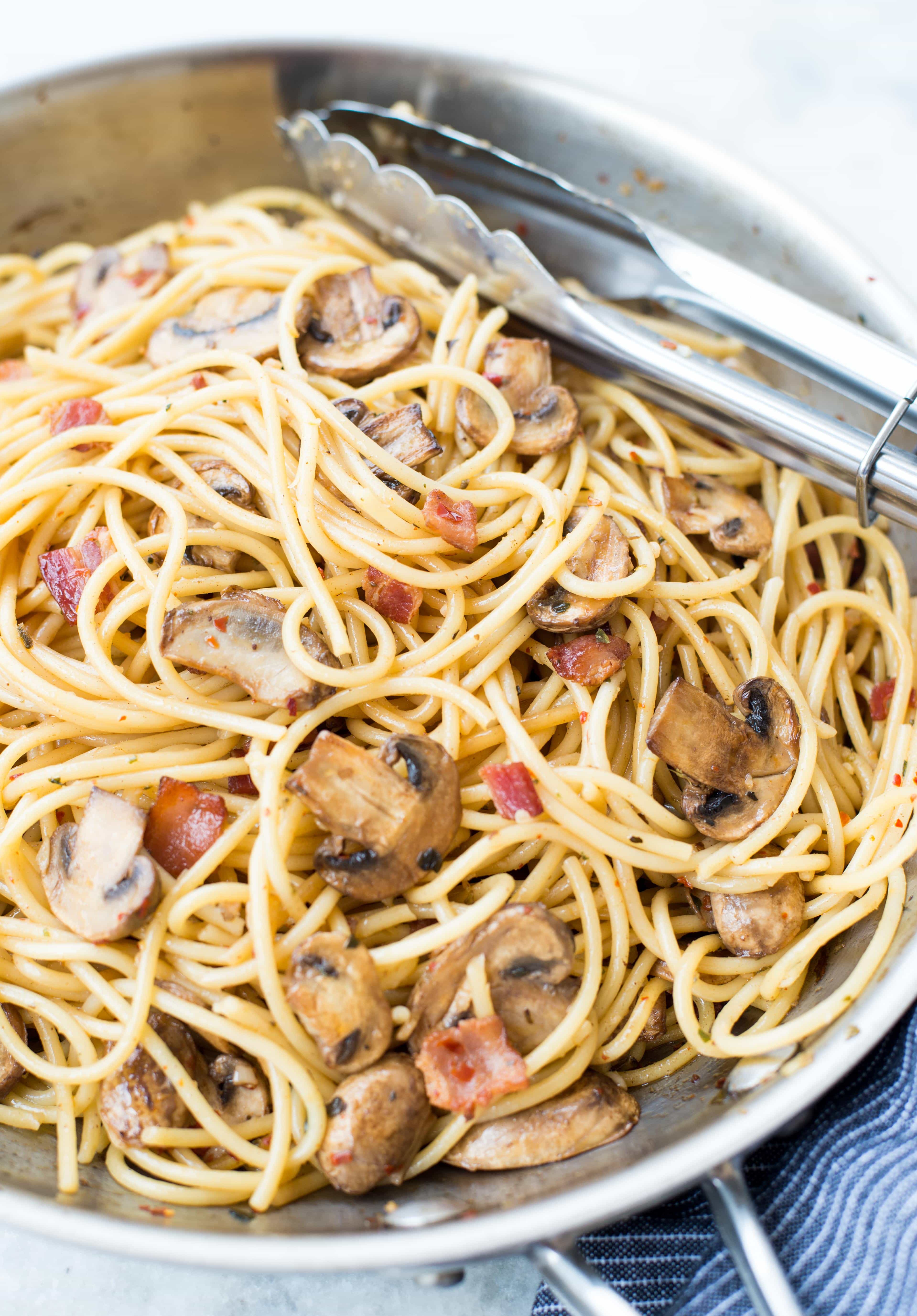 Garlic Mushroom Spaghetti With Bacon is an easy weeknight dinner, made with just handful of ingredients. This Mushroom Pasta is packed with flavour and takes just 20 minutes from start to end.