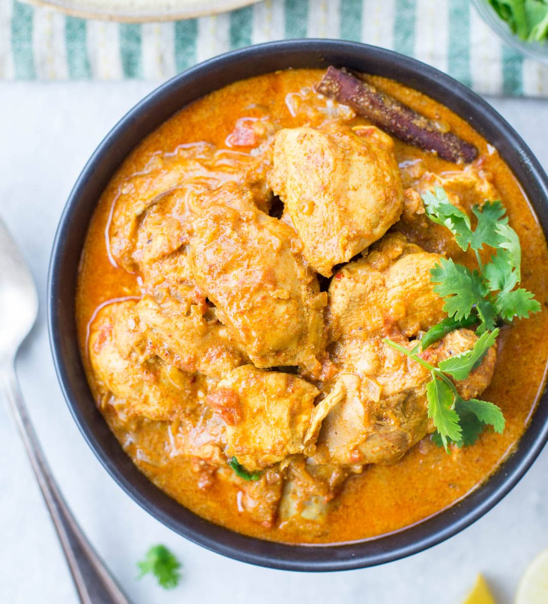 SLOW COOKER COCONUT CHICKEN CURRY - The flavours of kitchen