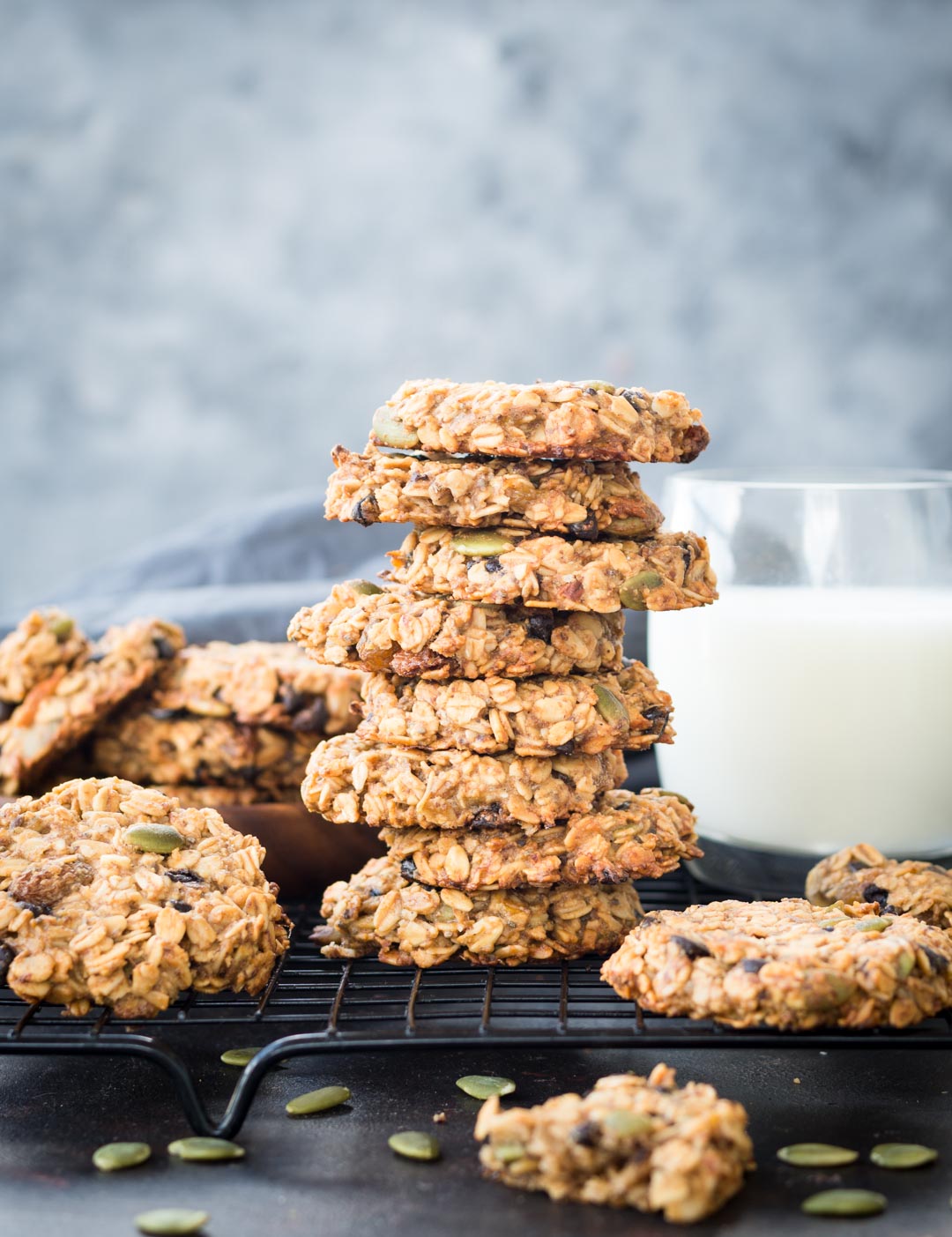 https://theflavoursofkitchen.com/wp-content/uploads/2018/09/Oatmeal-Breaskfast-Cookies4.jpg