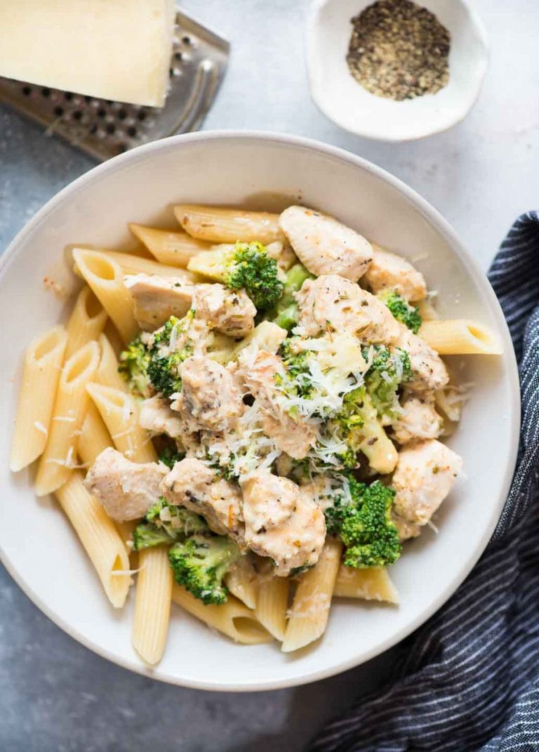 Creamy Garlic Chicken and Broccoli - The flavours of kitchen