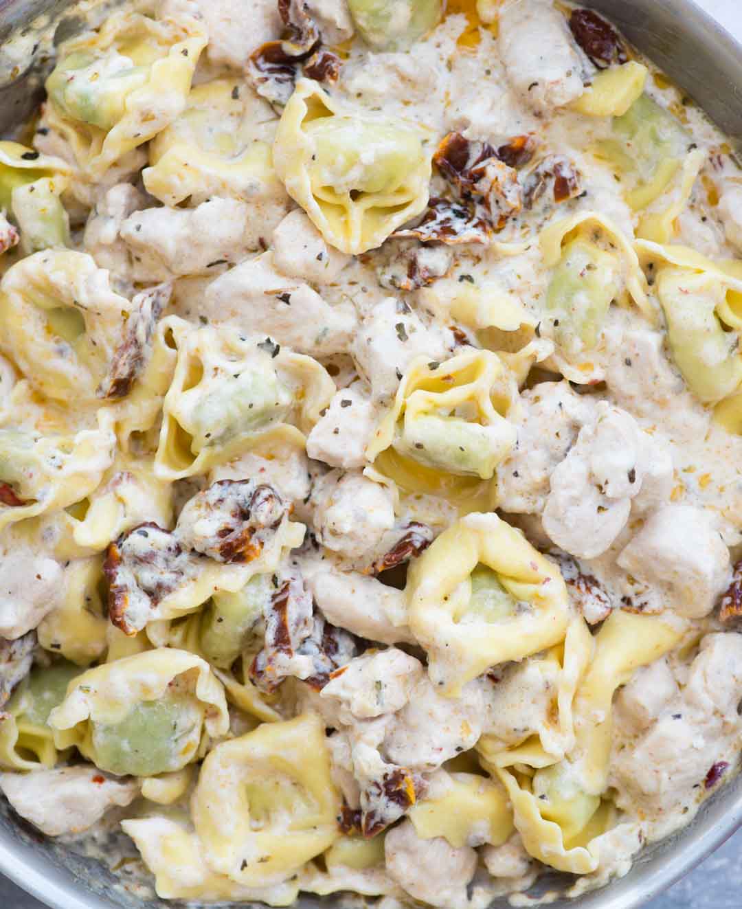 Creamy Chicken Tortellini with bacon and sundried tomato is comforting and easy dinner recipe- loaded with juicy chicken, bacon, sundried tomatoes and a delicious cream sauce. 