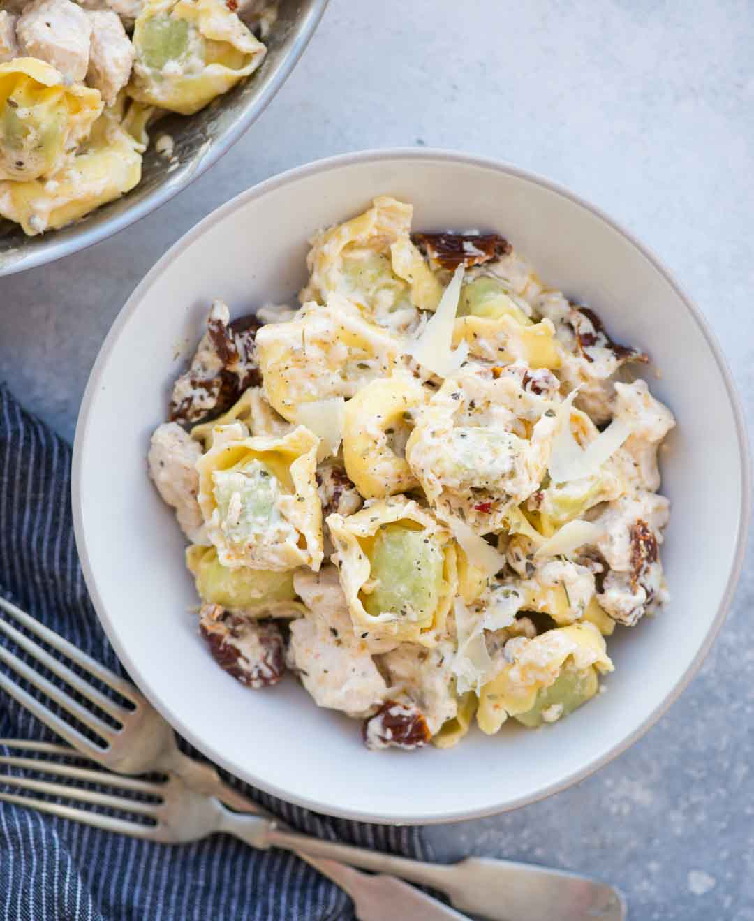 Creamy Chicken Tortellini with bacon and sundried tomato is comforting and easy dinner recipe- loaded with juicy chicken, bacon, sundried tomatoes and a delicious cream sauce. 