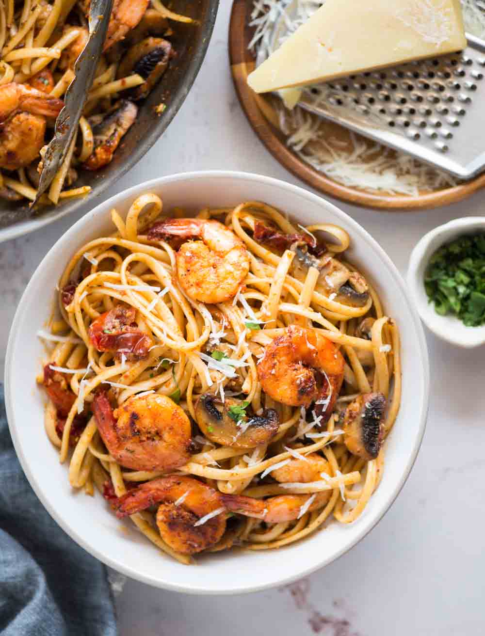 Mushroom Garlic Shrimp Pasta - The flavours of kitchen