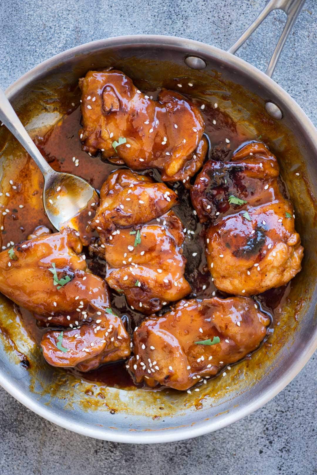Honey Sriracha Chicken has Juicy chicken thighs in an incredibly delicious sticky, sweet and spicy Honey Sriracha sauce. You need less than 20 minutes to make this recipe with basic pantry ingredients.  