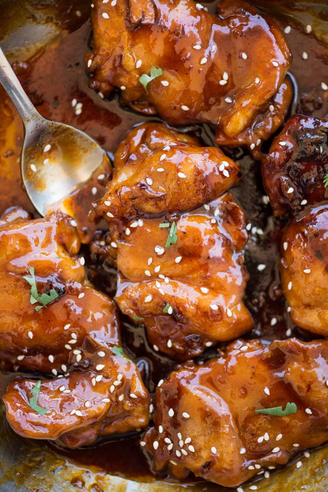 Honey Sriracha Chicken has Juicy chicken thighs in an incredibly delicious sticky, sweet and spicy Honey Sriracha sauce. You need less than 20 minutes to make this recipe with basic pantry ingredients.  
