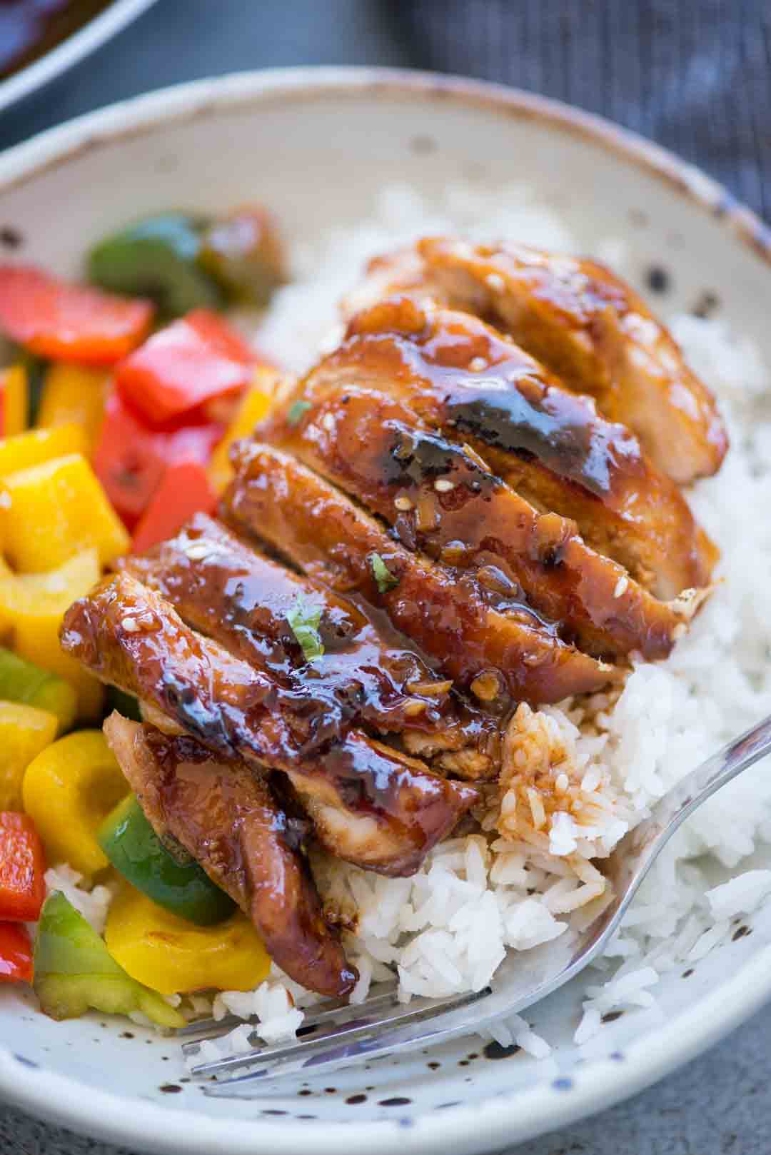 Honey Sriracha Chicken has Juicy chicken thighs in an incredibly delicious sticky, sweet and spicy Honey Sriracha sauce. You need less than 20 minutes to make this recipe with basic pantry ingredients.  