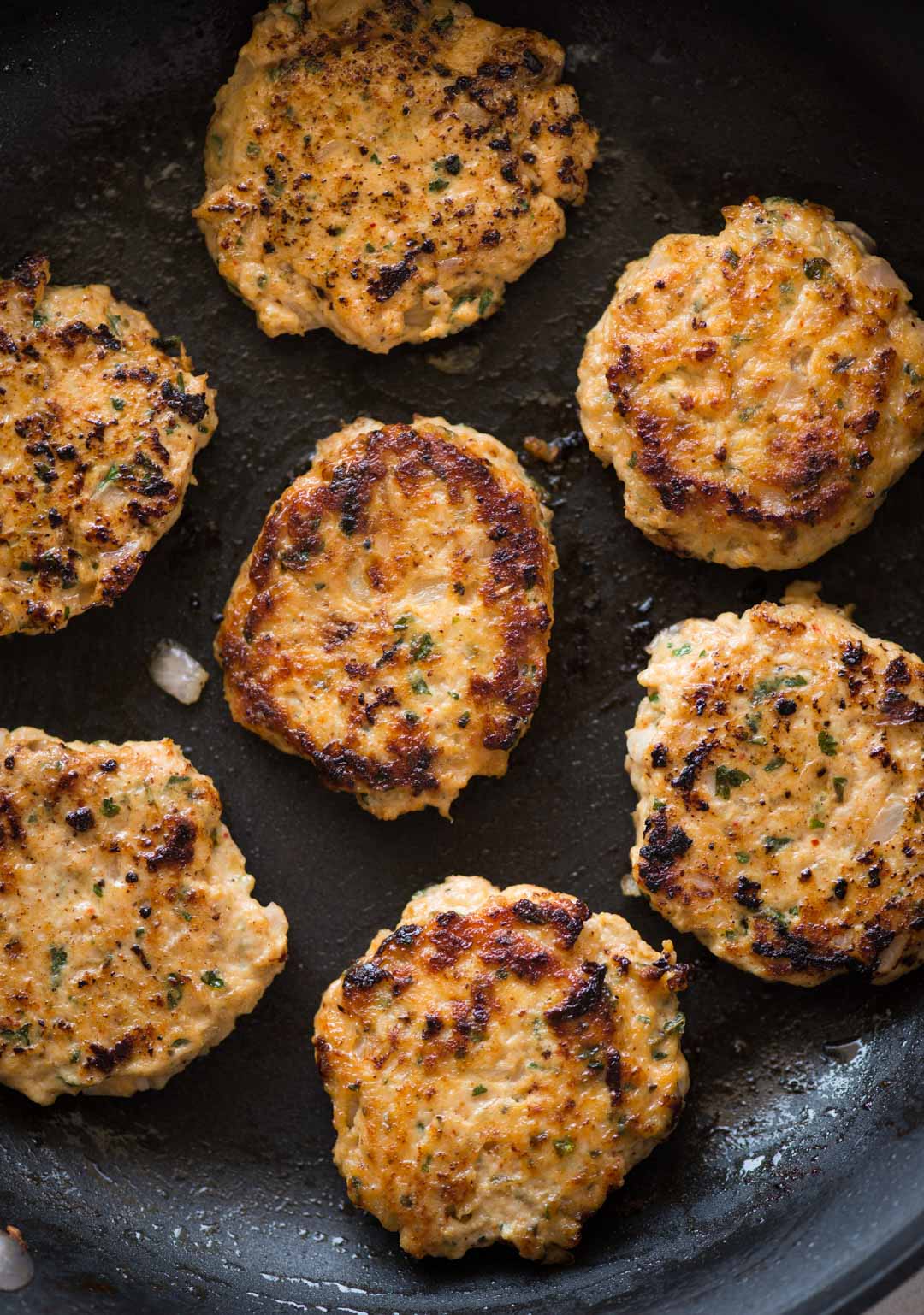 Juicy Chicken patties are easy and quick to make. Mildy spicy, flavourful and perfect to use in burgers, wraps, sandwich or serve as a snack as it is.
