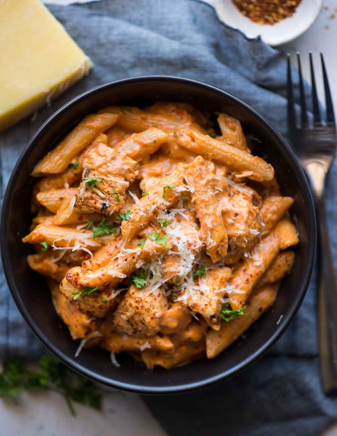 Instant Pot Chicken Pasta in a spicy tomato sauce is incredibly delicious and easy to make. This is a one-pot meal in a true sense and the family is gonna love it.