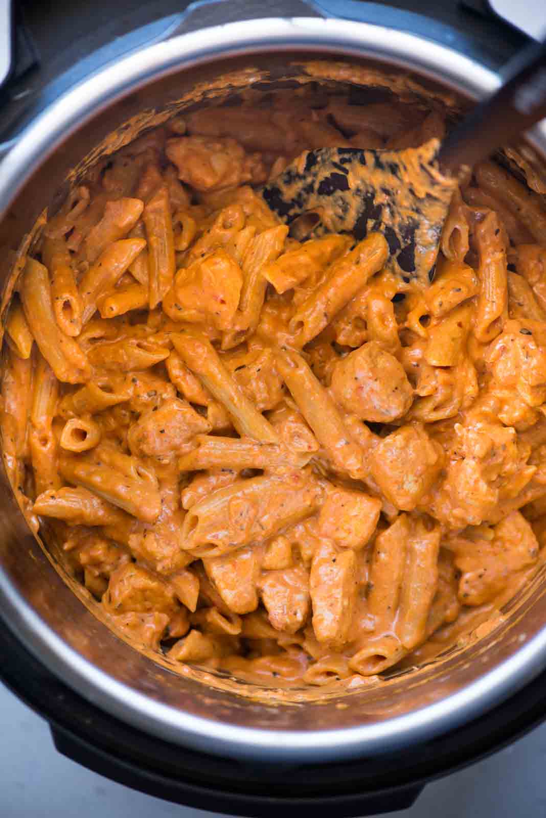 Instant Pot Chicken Pasta in a spicy tomato sauce is incredibly delicious and easy to make. This is a one-pot meal in a true sense and the family is gonna love it.