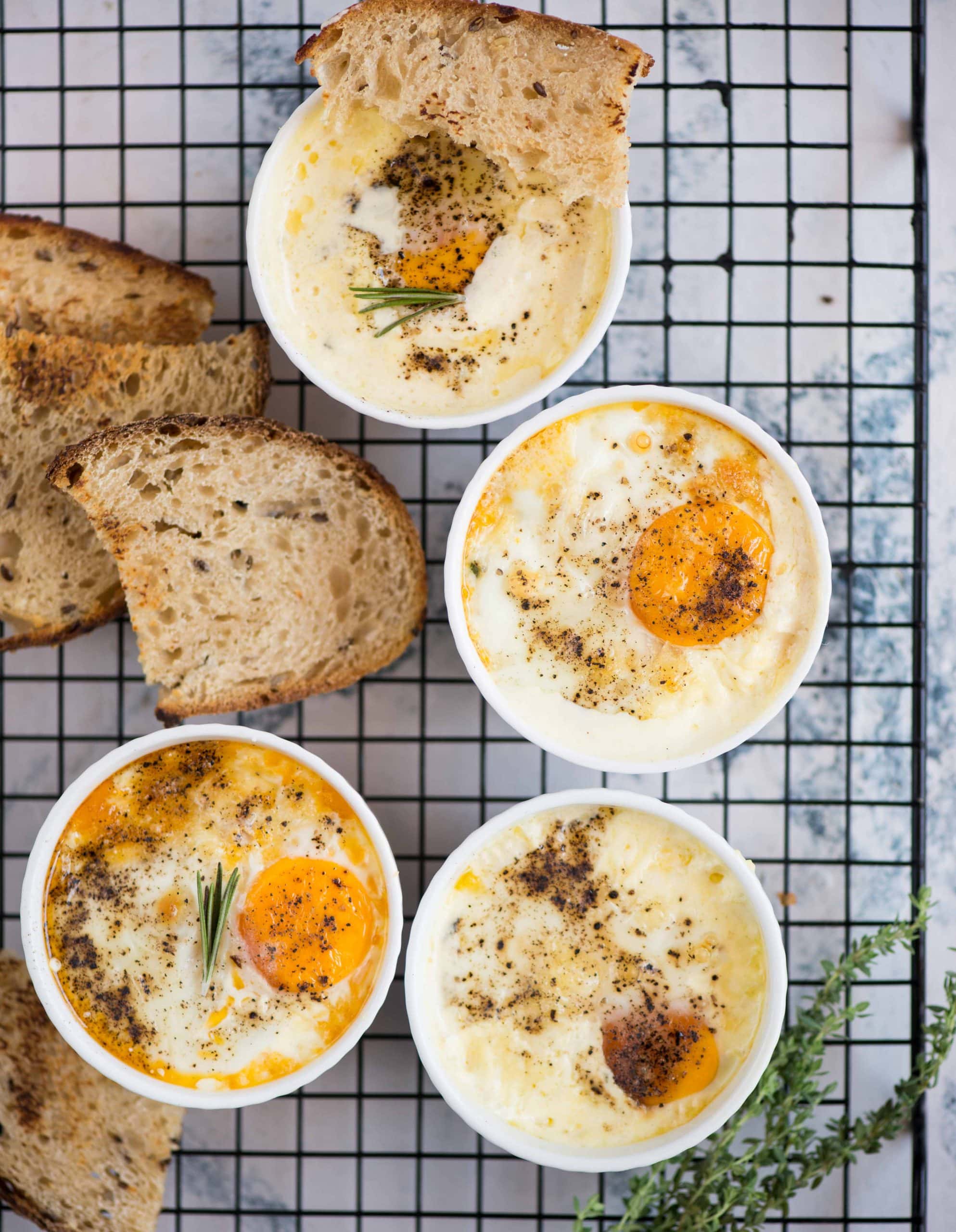 These Baked eggs with creamy gooey eggs fit perfectly as a quick breakfast or snacks. With classic creamy cheesy baked egg, I have also shared interesting variations of oven baked eggs.