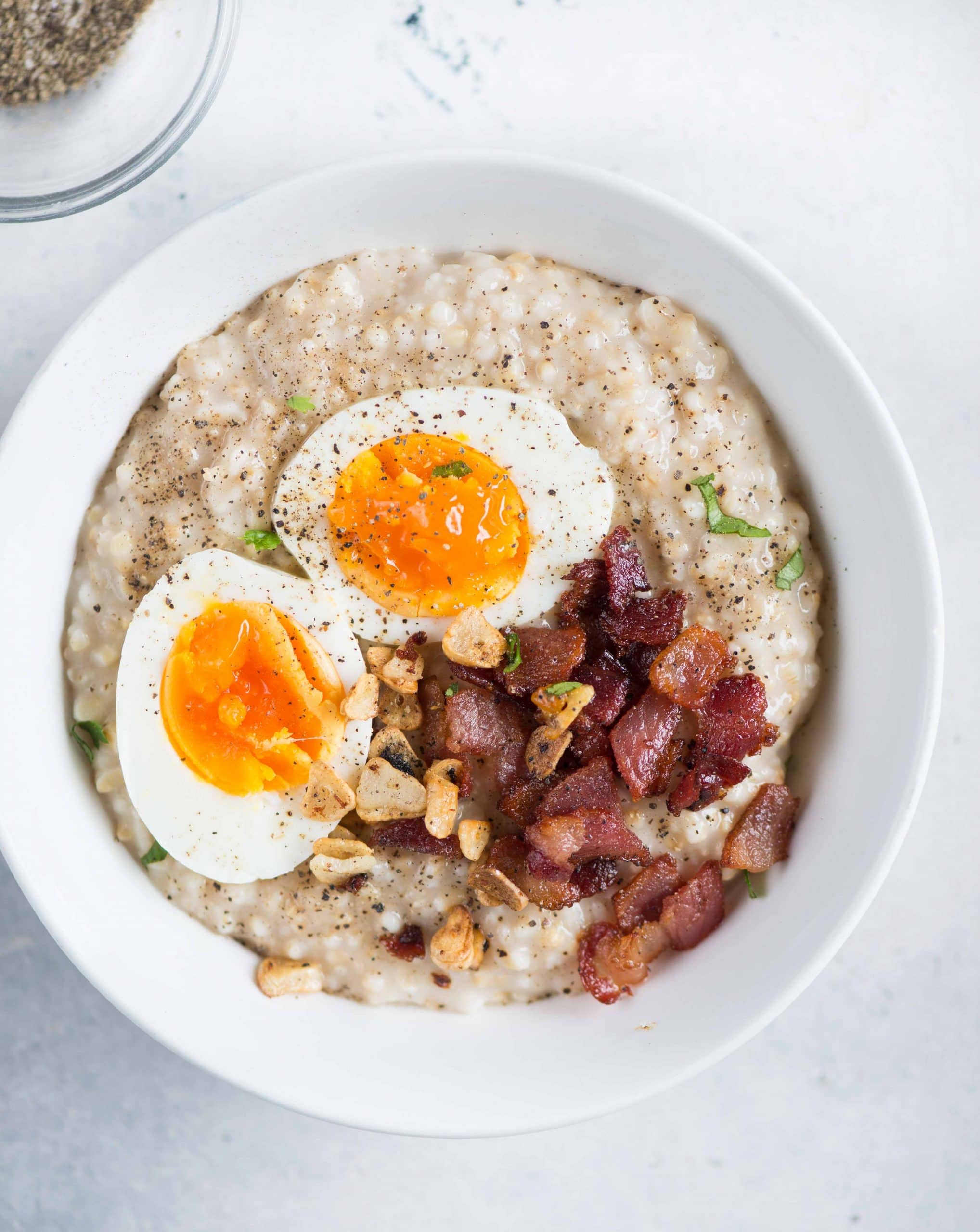 The ultimate guide to cooking Instant Pot Oatmeal with different topping suggestions and tips. Healthy and nutritious breakfast will be ready in less than 15 mins. There are  Instructions for both Steel cut and rolled oats included in the recipe.