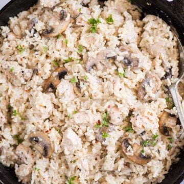 Creamy Chicken and rice with roasted mushrooms is a one-pot dinner that is hearty and comforting. Caramelized mushroom adds so much flavour to the dish and makes a perfect family-friendly dinner.