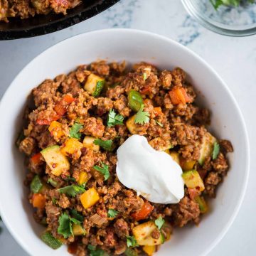 Bowl of beef with vegetables