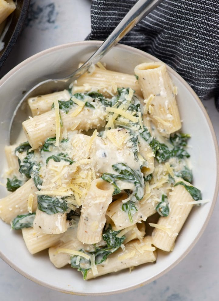 Creamy Spinach Pasta - The Flavours Of Kitchen