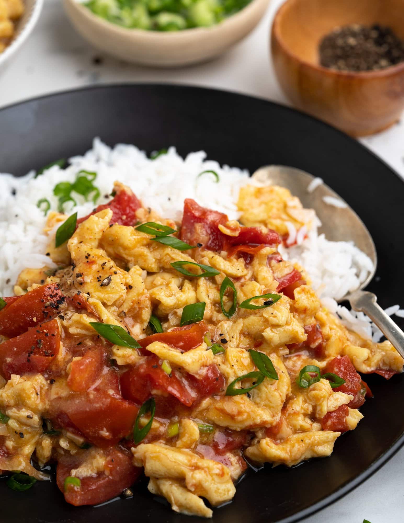 Chinese tomato eggs are best served with hot steamed rice. 