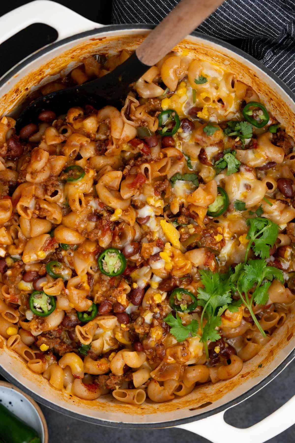 one pot chili mac and cheese topped with cheddar, jalapeno slices and cilantro. 