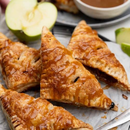 https://theflavoursofkitchen.com/wp-content/uploads/2023/10/Apple-Turnovers-1-1-500x500.jpg