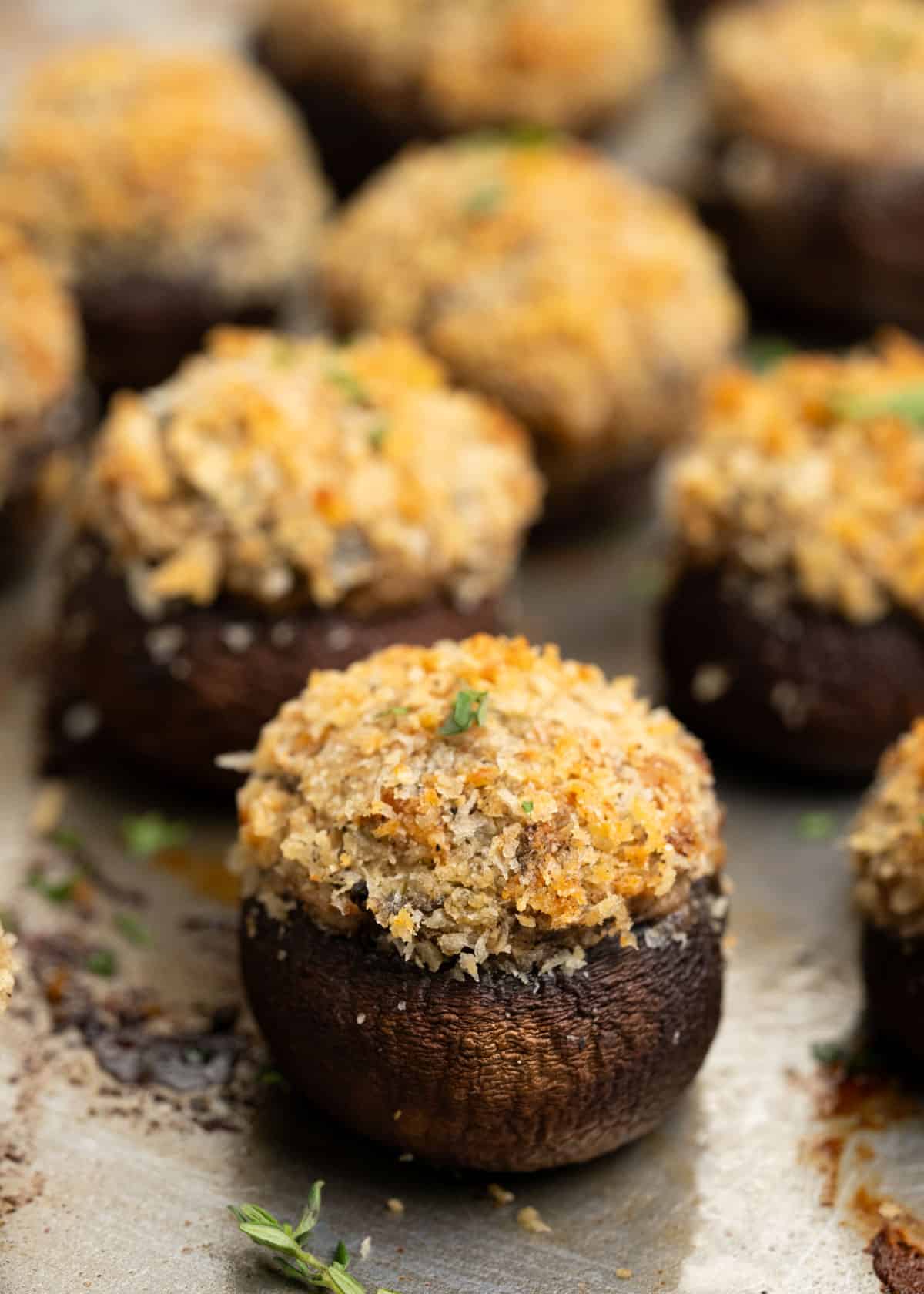 Baked Cremini mushrooms are stuffed with savoury filling of cream cheese, walnuts, fresh herbs and then topped crunchy breadcrumb parmesan topping. 